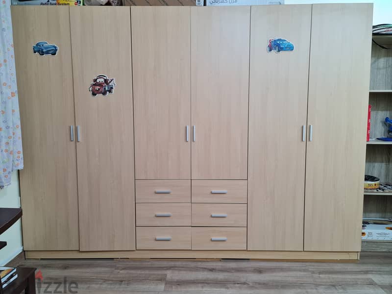 Wooden cupboard (270 X 200 X 50 cm) in good condition 0