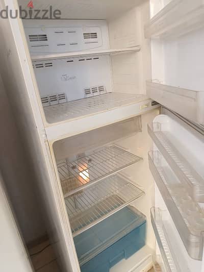 Daewoo refrigerator, 14 feet, works well from the top and bottom