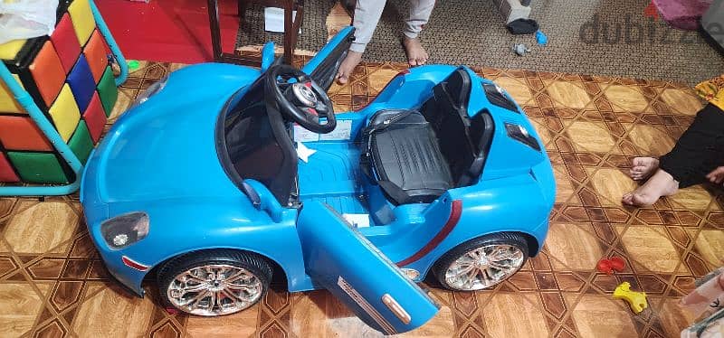 kids battery car for sale in excellent condition 2