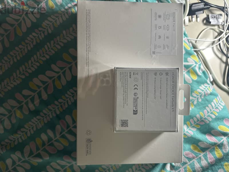 11" inches Honor Pad X9 Tab with free Earbuds X7i 1