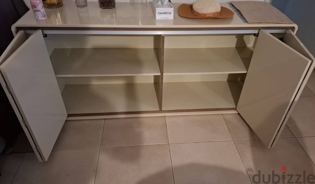 Clothes storage cabinet for sale 40 kd only 2