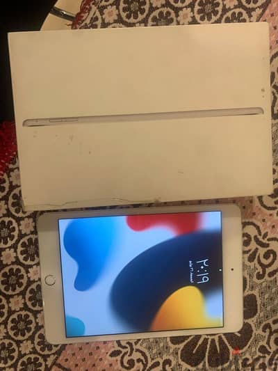 used I pad mini 4 like new 128 gb with sim