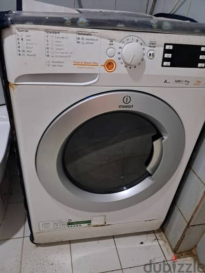 Indesit fully automatic clothes washer 9kg capacity