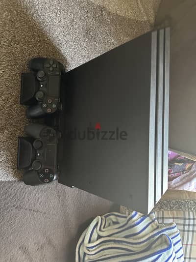 PS4 PRO PRISTINE CONDITION RARE DEAL A LOT ACCESORIES