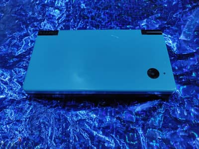 NINTENDO DSi GAME CONSOLE