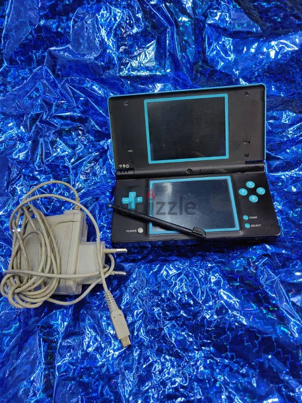 NINTENDO DSi GAME CONSOLE 2