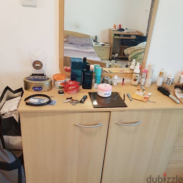 Dressing table 0