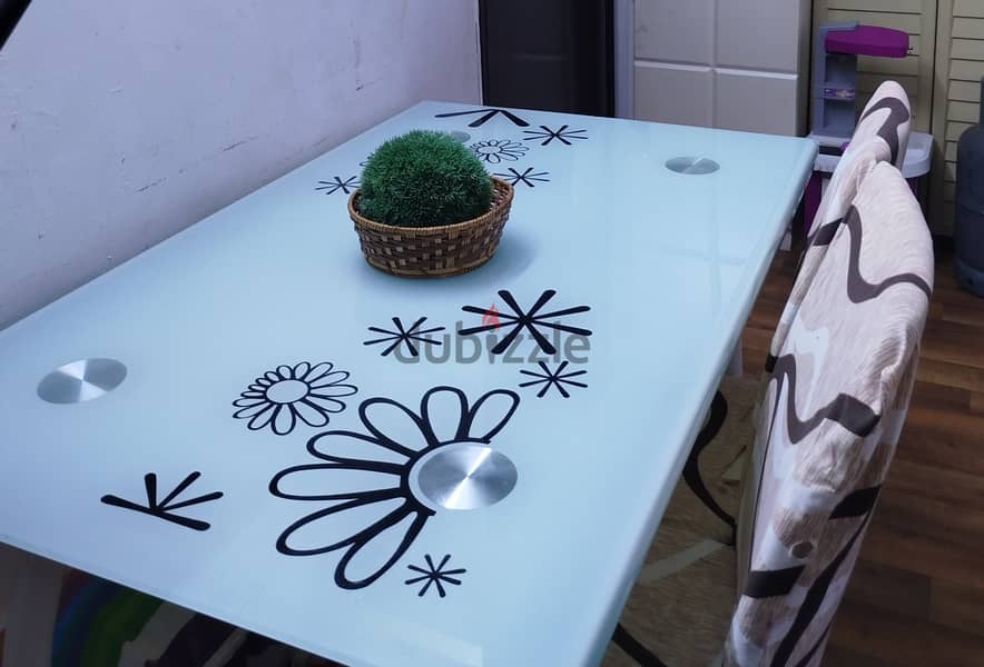 Glass dining table for sale very good condition 1