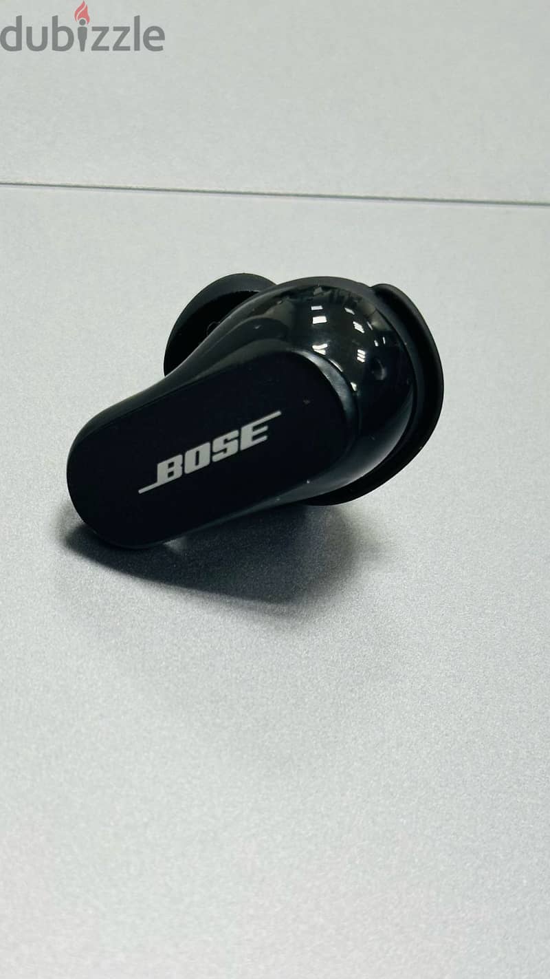 Bose Quitecomfort II only left earbud. Only 15KD 0