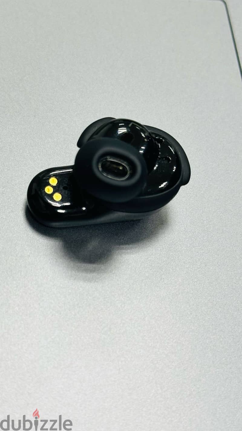 Bose Quitecomfort II only left earbud. Only 15KD 1