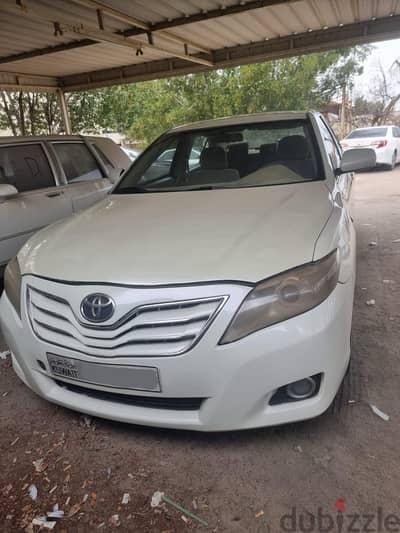 Toyota Camry 2011 GL white for sale. . . 800KD