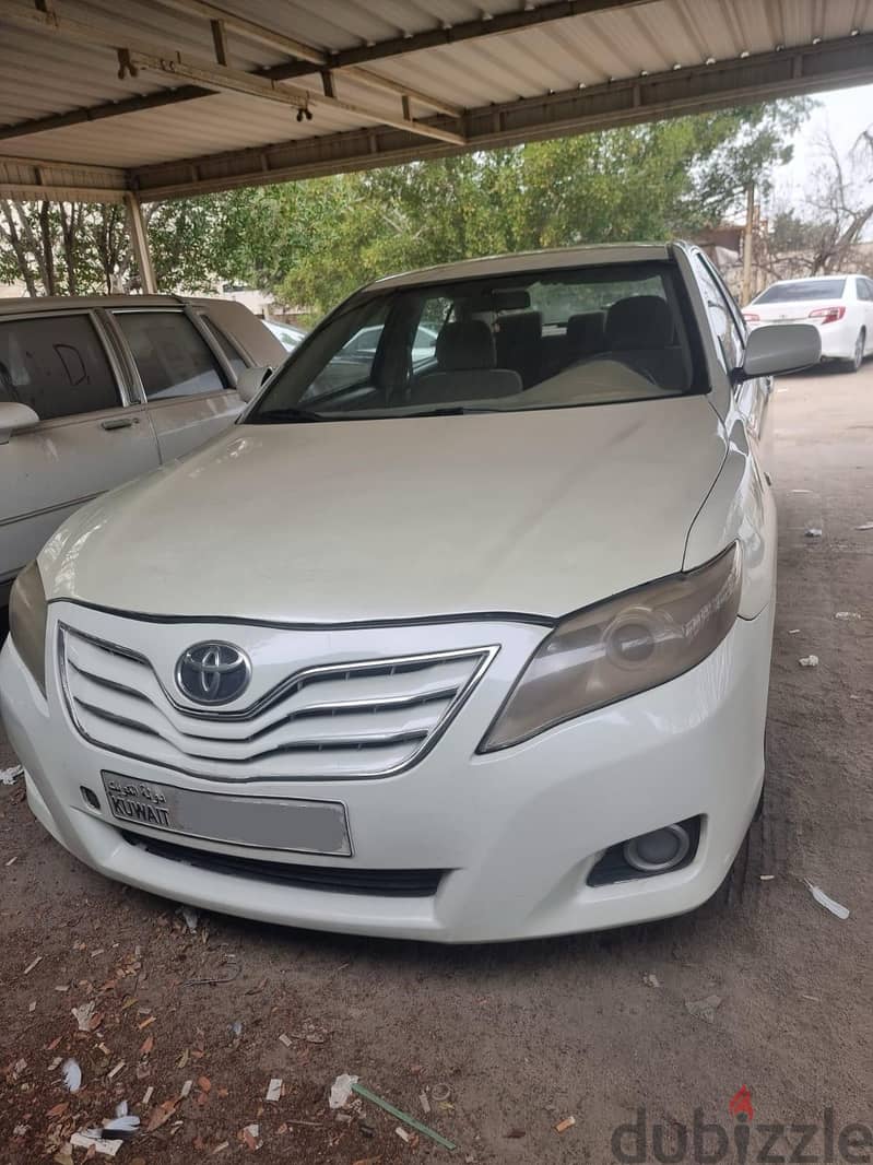 Toyota Camry 2011 GL white for sale. . . 800KD 0