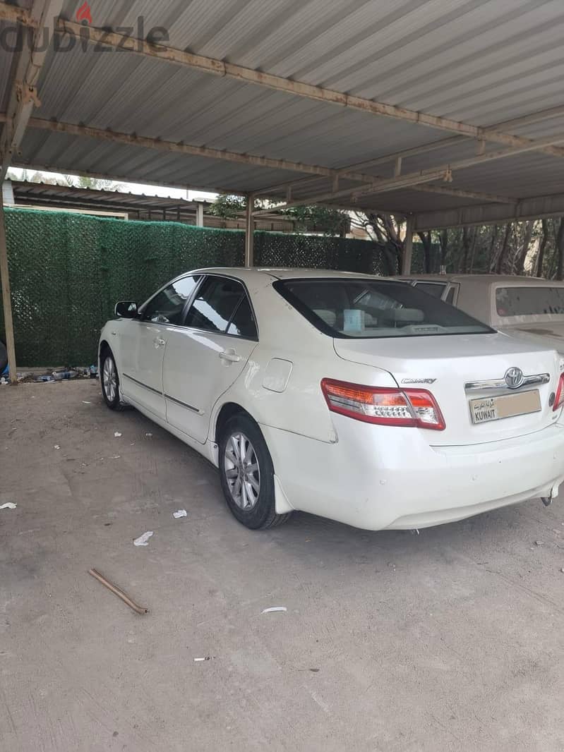 Toyota Camry 2011 GL white for sale. . . 800KD 1