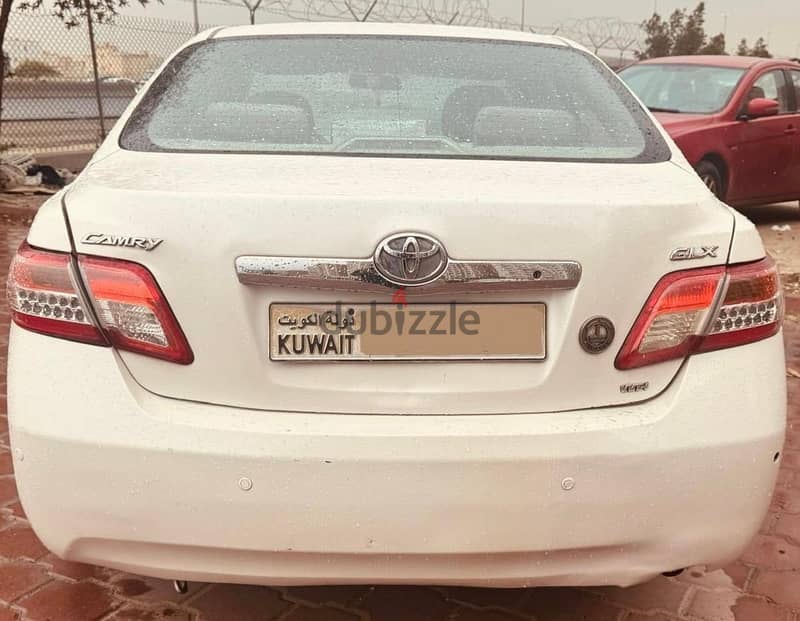 Toyota Camry 2011 GL white for sale. . . 800KD 4