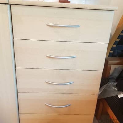 chest of drawers