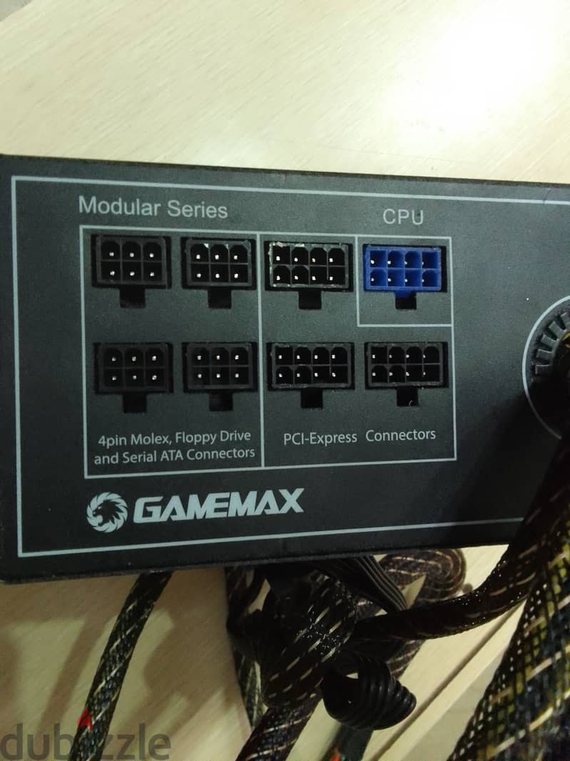 باور بحالة ممتازة للبيع GameMax GM 1050 4