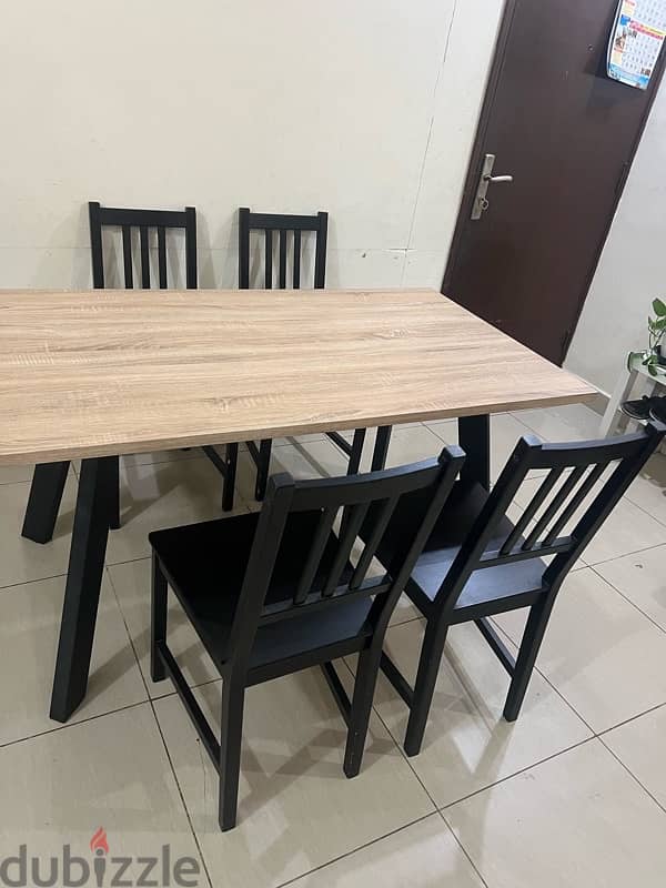 Dining table and 4 Chairs 1