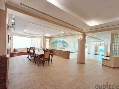 6 Bedrooms Villa in Adan