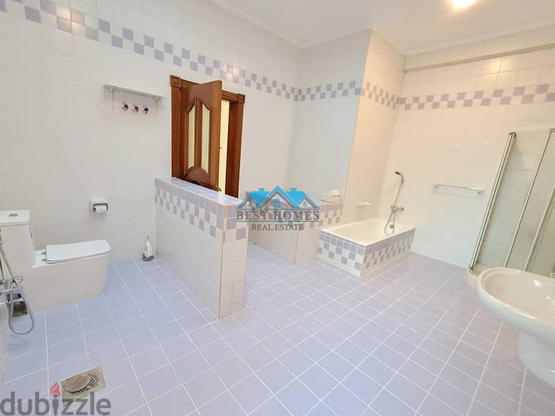 6 Bedrooms Villa in Adan 13