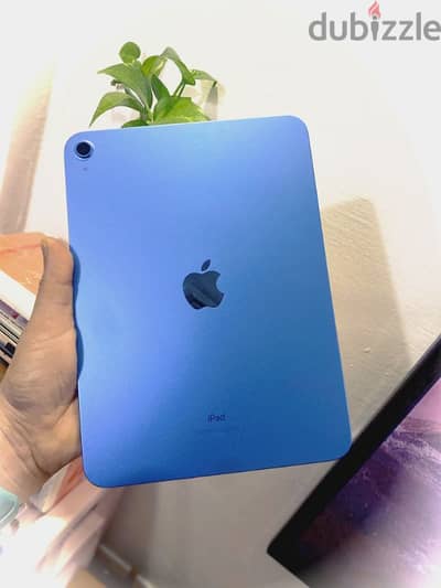 iPad 10th Generation, Blue Color, 10.9-inch A14 Bionic 6-core CPU.