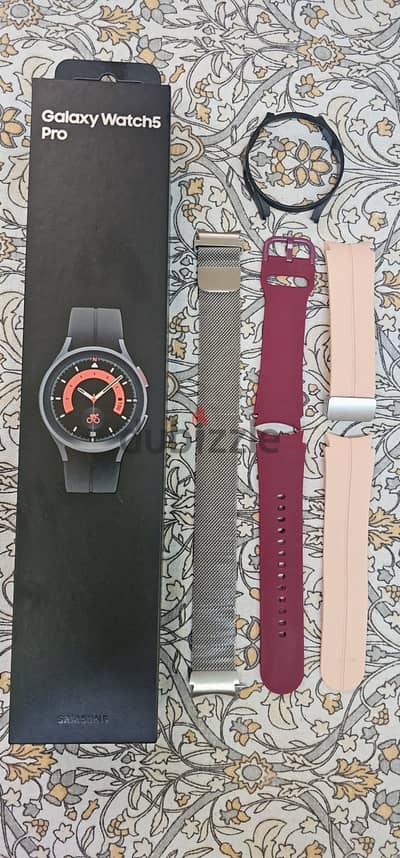 Mint Condition Samsung Galaxy Watch5 Pro with many accessories for sel