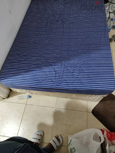 bed (queen size)