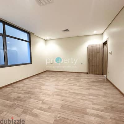 4 Master bedroom floor for rent in Qortuba