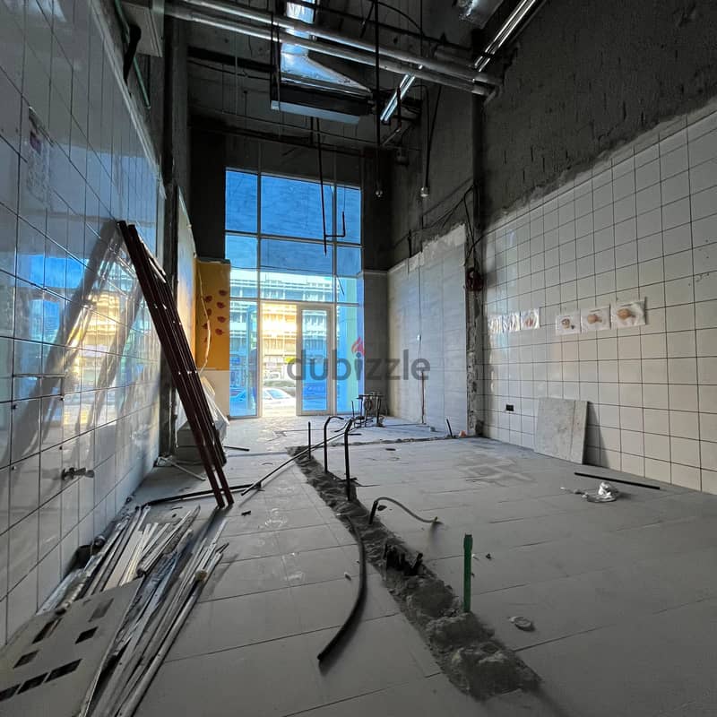 Commercial shop for rent with a grace period in Al-Mirqab Block 1 4