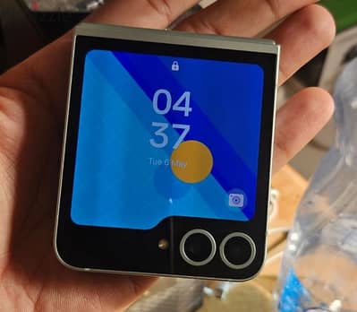 استخدام هاتف ZFlip للبيع أو التبادل samsung galaxy z flip 5 256gb