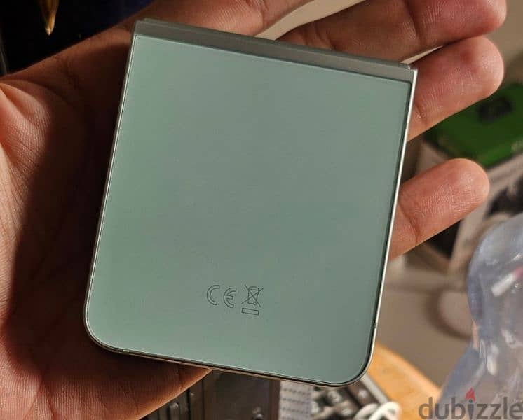 استخدام هاتف ZFlip للبيع أو التبادل samsung galaxy z flip 5 256gb 1