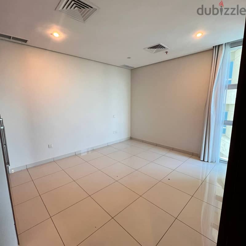 Residential floor with a direct sea view for rent in Salmiya, Block 11 4