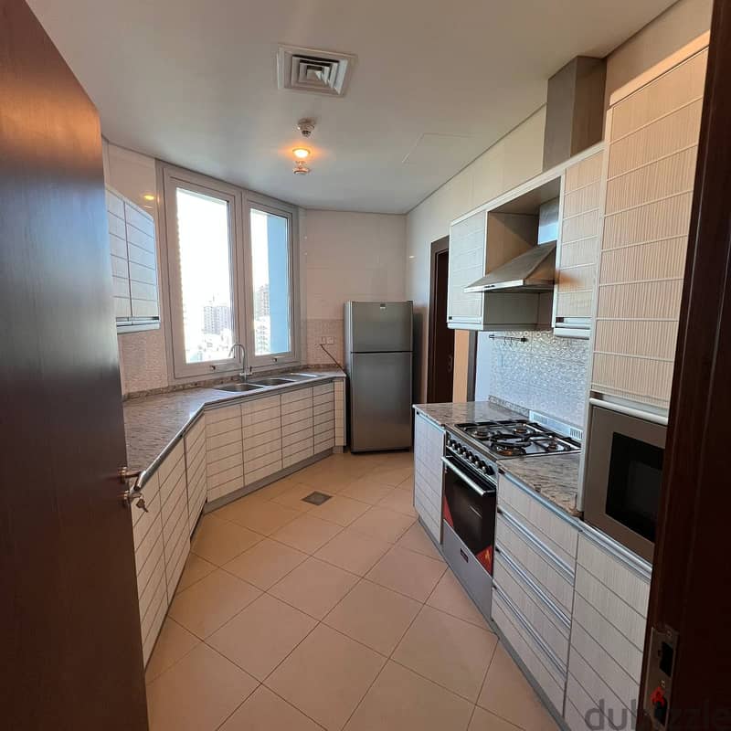 Residential floor with a direct sea view for rent in Salmiya, Block 11 6
