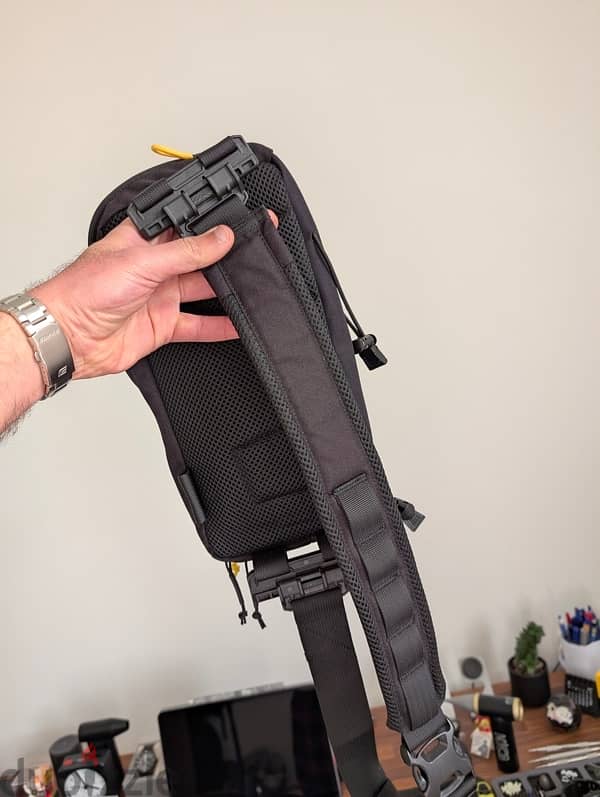 30 KD like new, Nitecore SLB-03 Shadow Sling Bag 2