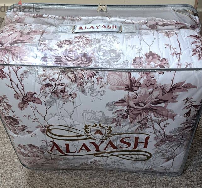ALAYASH BEROEA 8 PCS COMFORTER SET @ 14 KD. CALL 60713907 3