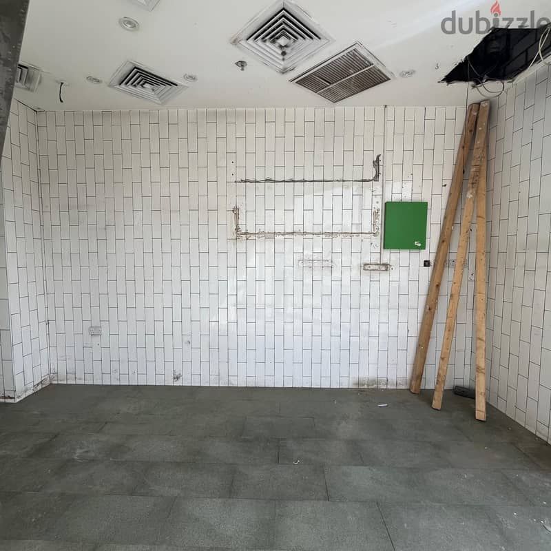 Commercial shops with a grace period for rent in Hawally Block 7 4