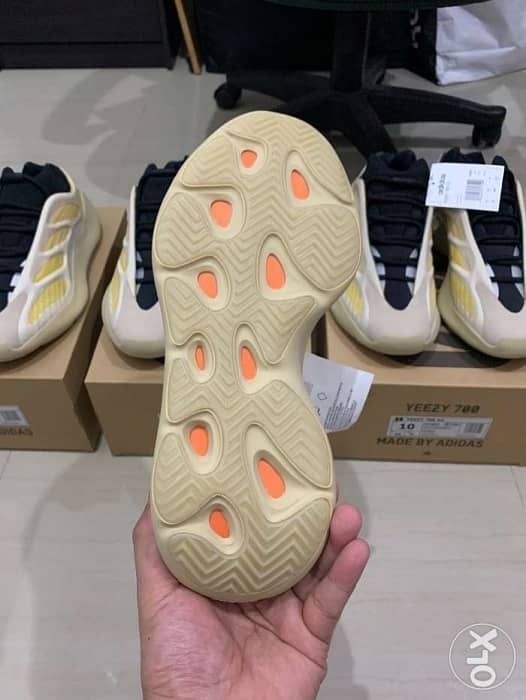 YEEZY 700 SAFFLOWER SIZE : 8.5 US ,9.5 US, 10 US 2