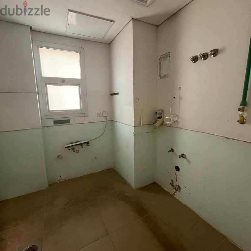 An entire investment floor for rent in Salmiya. 5