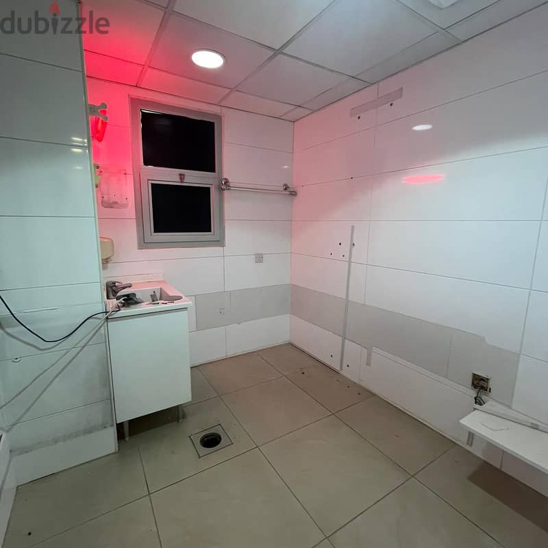 An entire investment floor for rent in Salmiya. 6