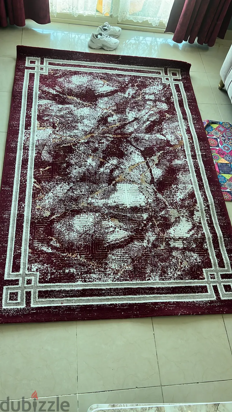 سجادة مركزية و8 أزواج من الستائر