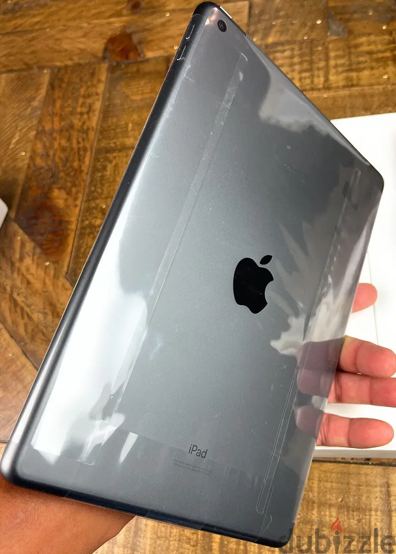 Apple iPad 8th Gen Wifi 10.2"  128GB  Apple Pen & Keyboard
