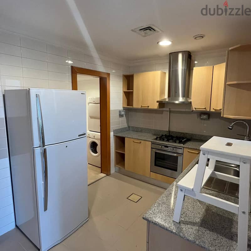 Sea view apartment for rent in Salmiya 4