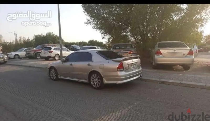 ميتسوبيشي ماجنا 2005