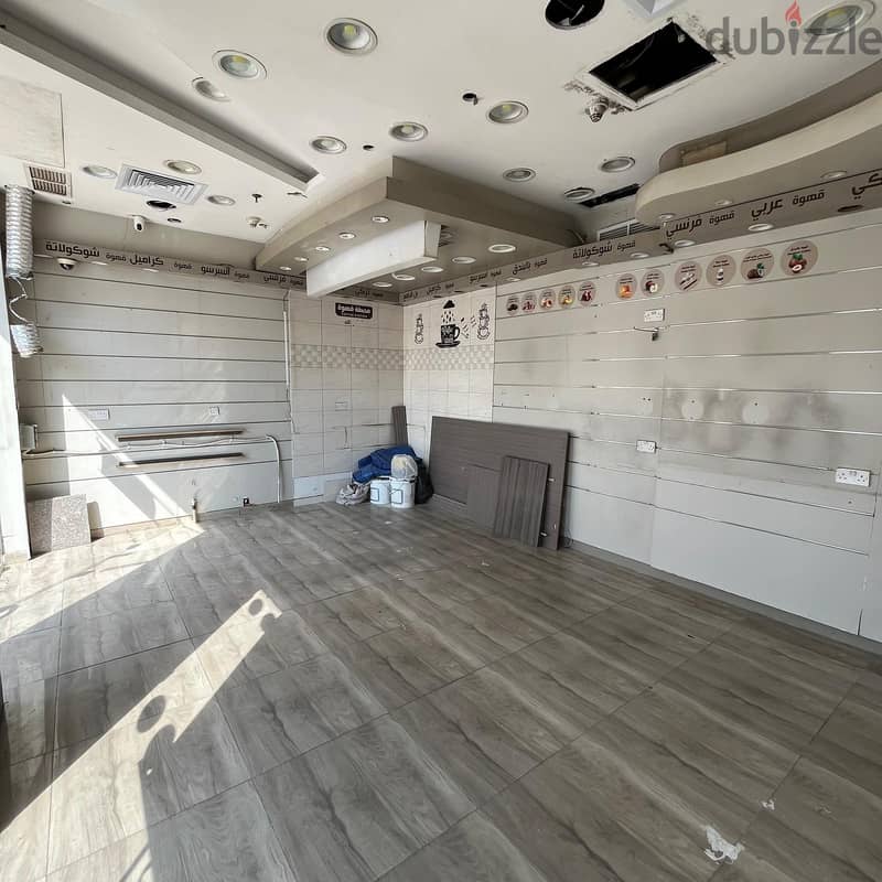 Commercial shop for rent in Hawally. 2