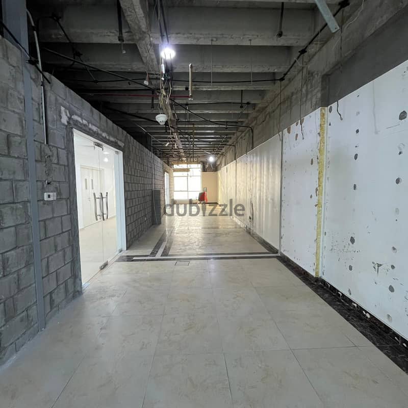 Full commercial floor for rent in Qibla. 4