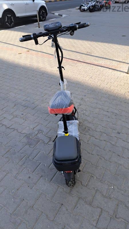 New Version Kt4-D With Box On Back Side with 1800w Motor Power- 70 Kmh 2