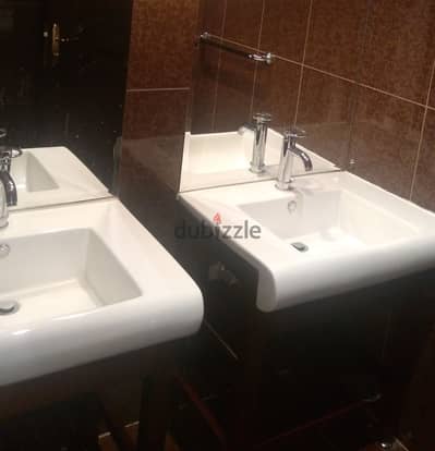Stylish & oversized 4 bedroom floor in salwa.
