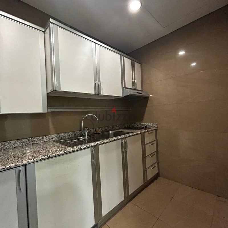 Full commercial floor with a grace period for rent in Al Qibla 1