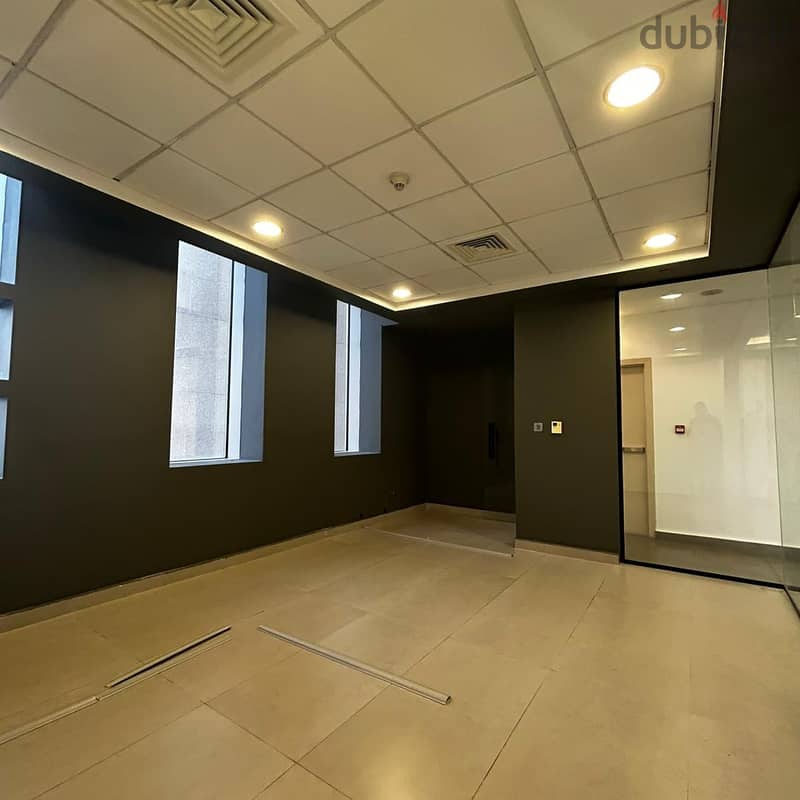 Full commercial floor with a grace period for rent in Al Qibla 3