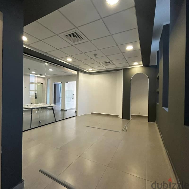 Full commercial floor with a grace period for rent in Al Qibla 5