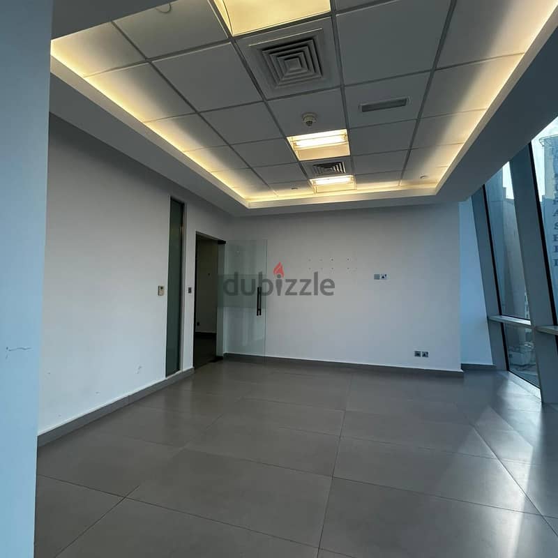 Full commercial floor with a grace period for rent in Al Qibla 8